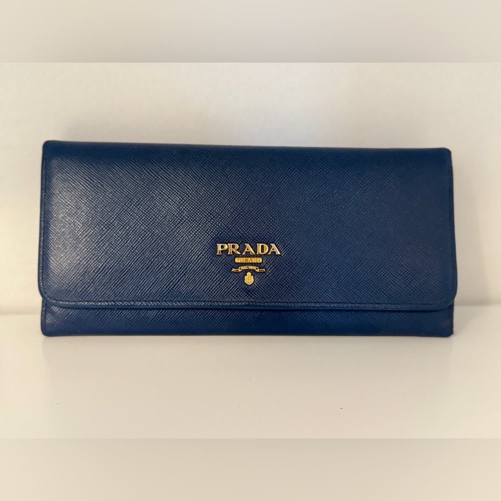 PRADA Vitello Move Bi-fold long wallet-IN PRISTINE CONDITION!